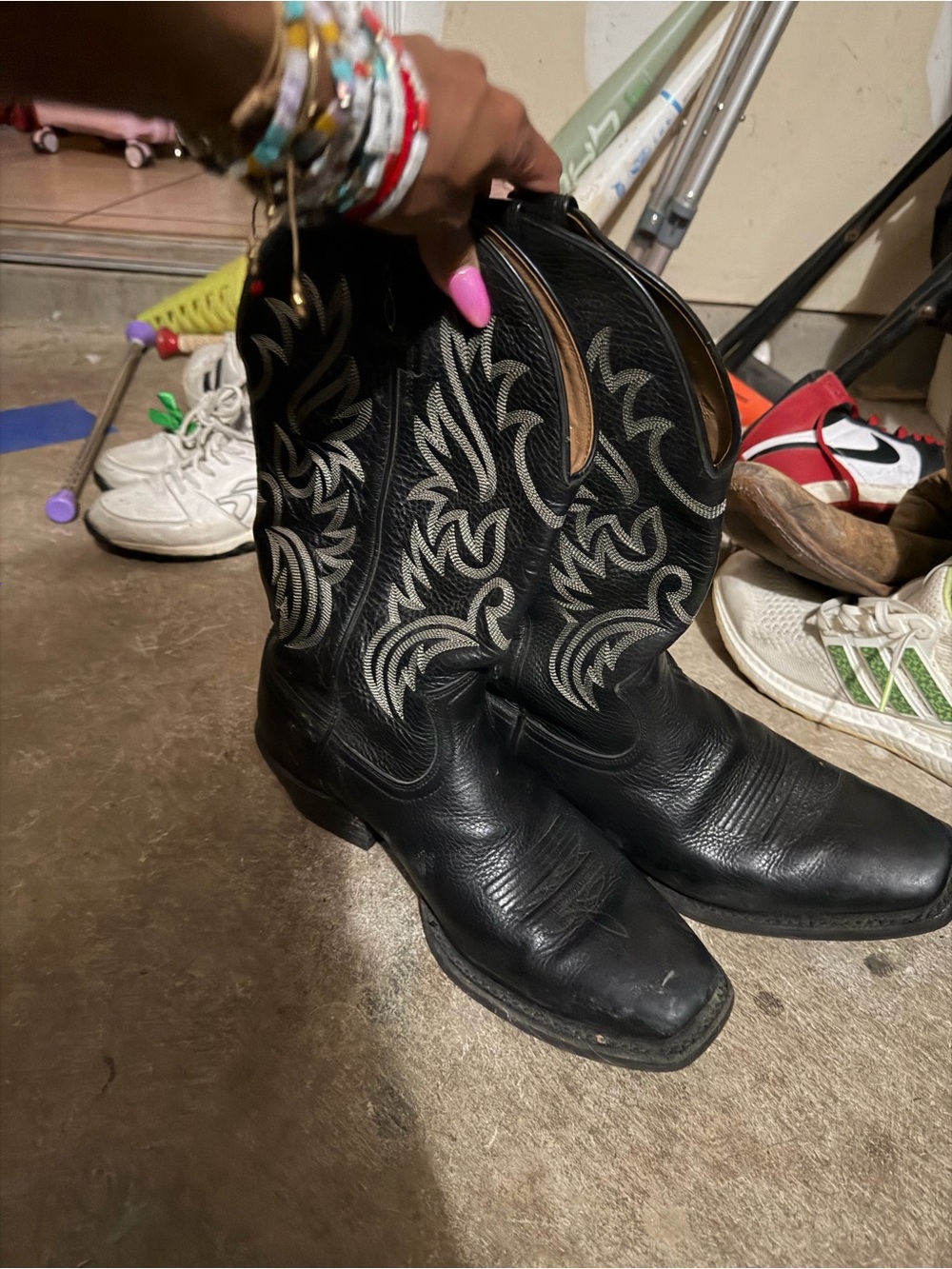 Men’s Black Western Cowboy Boots with Decorative Stitching